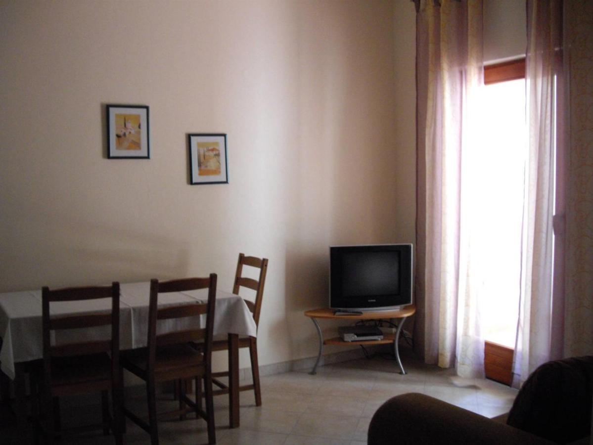 אומיס Apartments Marina מראה חיצוני תמונה