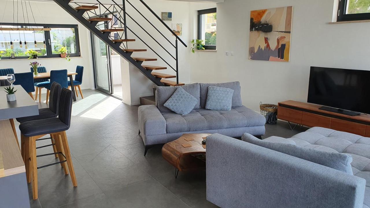 אומיס Apartments Marina מראה חיצוני תמונה