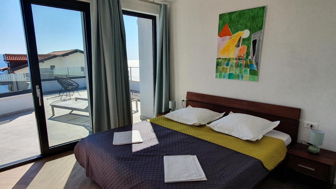 אומיס Apartments Marina מראה חיצוני תמונה