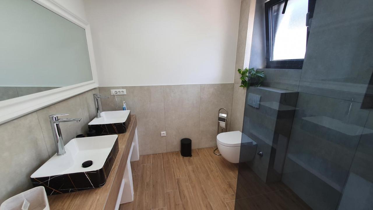אומיס Apartments Marina מראה חיצוני תמונה