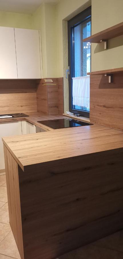 אומיס Apartments Marina מראה חיצוני תמונה