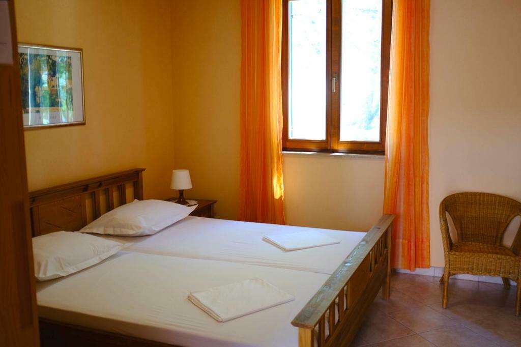 אומיס Apartments Marina מראה חיצוני תמונה